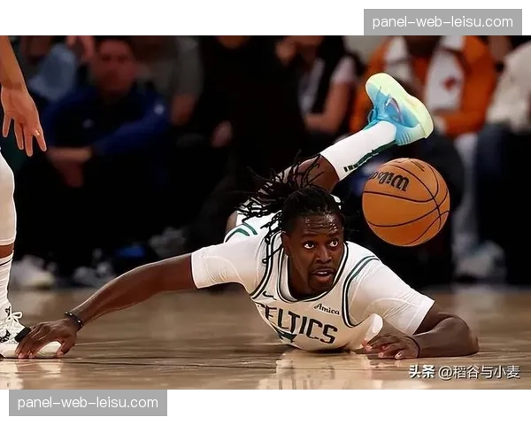 特写：霍勒迪赛后加练防守滑步，称“季后赛强度从每一天准备开始”